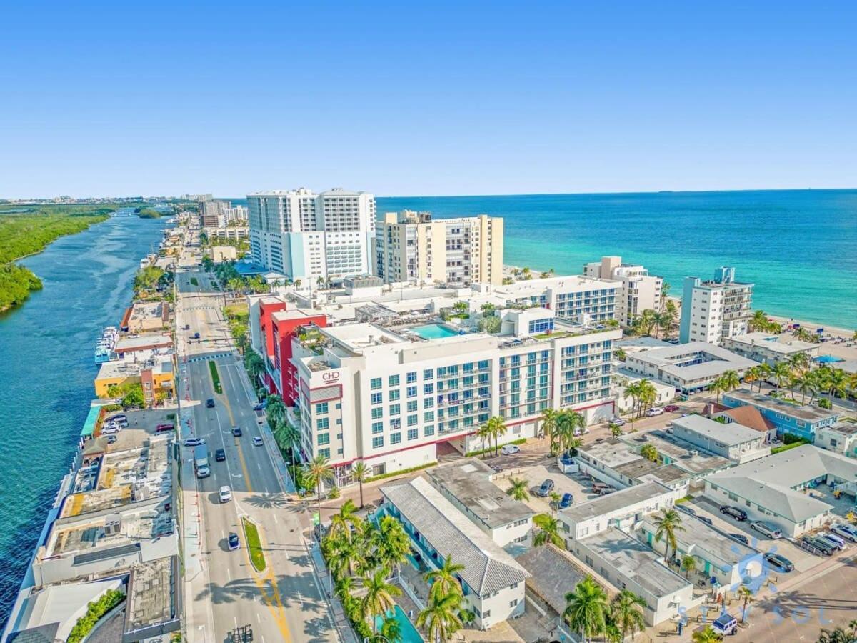 Rooftop Pool & Hot Tub - Gym - Hollywood Beach 외부 사진