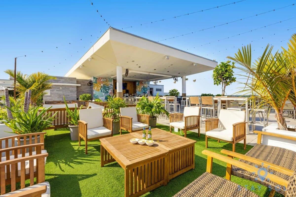 Rooftop Pool & Hot Tub - Gym - Hollywood Beach 외부 사진